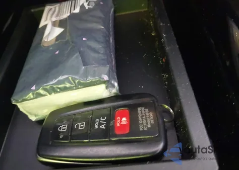 2018 Toyota Prius Prime Premium из США, поврежденный, VIN JTDKARFPXJ3099912